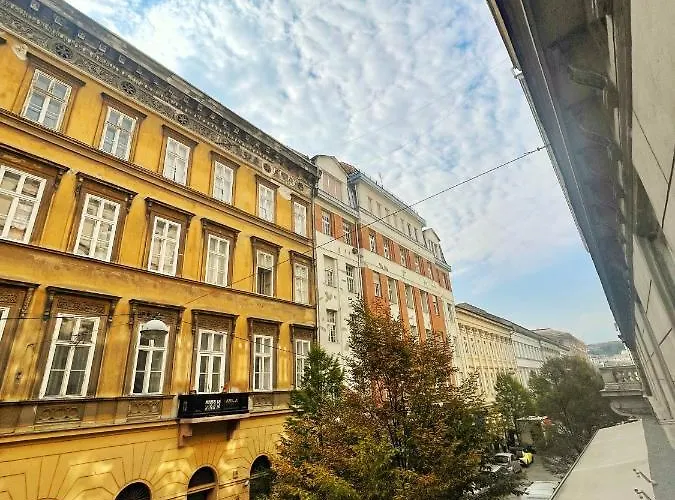 Elegancy Btwn Parliament/basilica/danube 부다페스트
